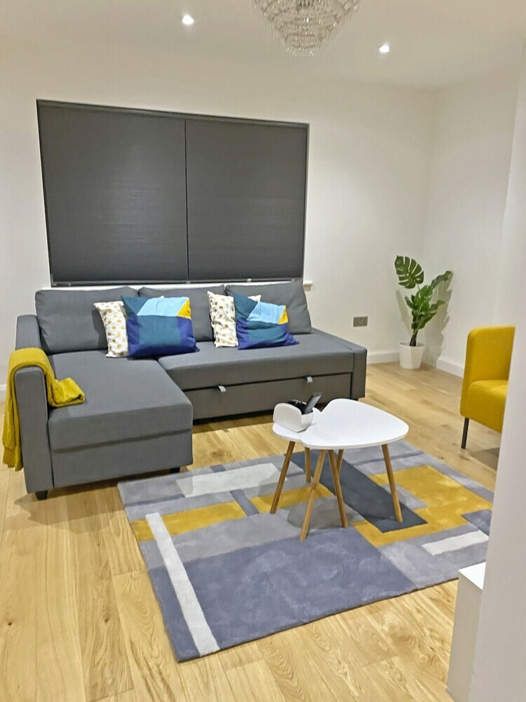 Simeon Suites By Eaa Homes