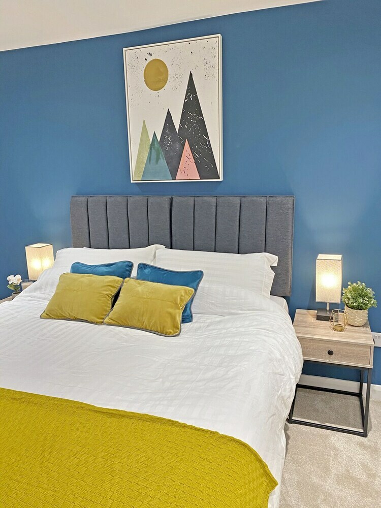 Simeon Suites By Eaa Homes