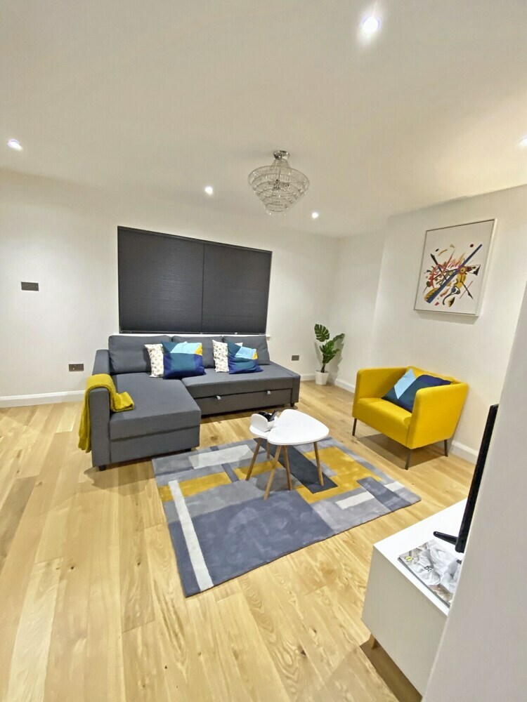 Simeon Suites By Eaa Homes