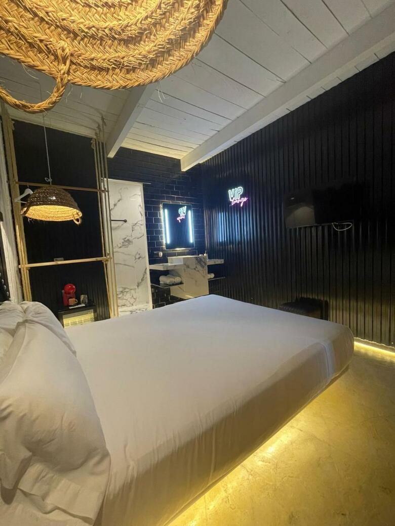 Om Hotels