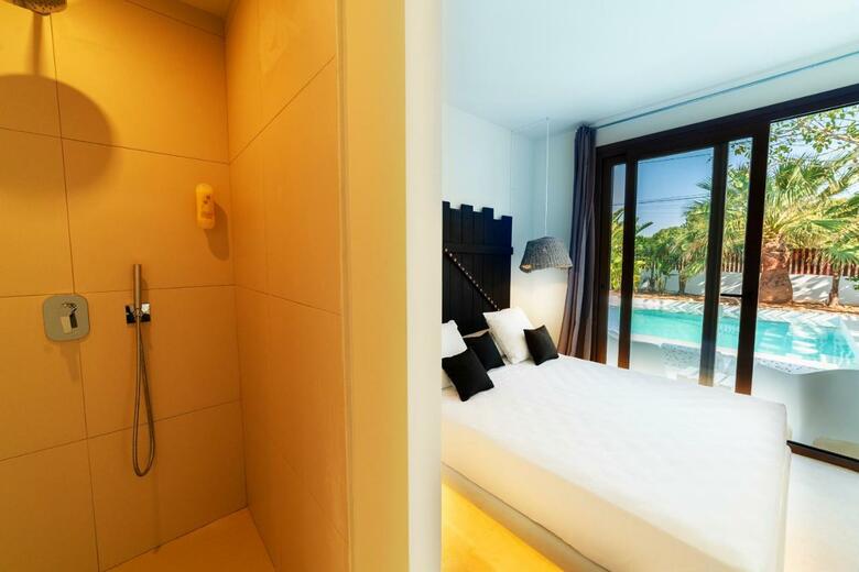 Om Hotels