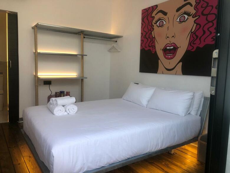 Om Hotels