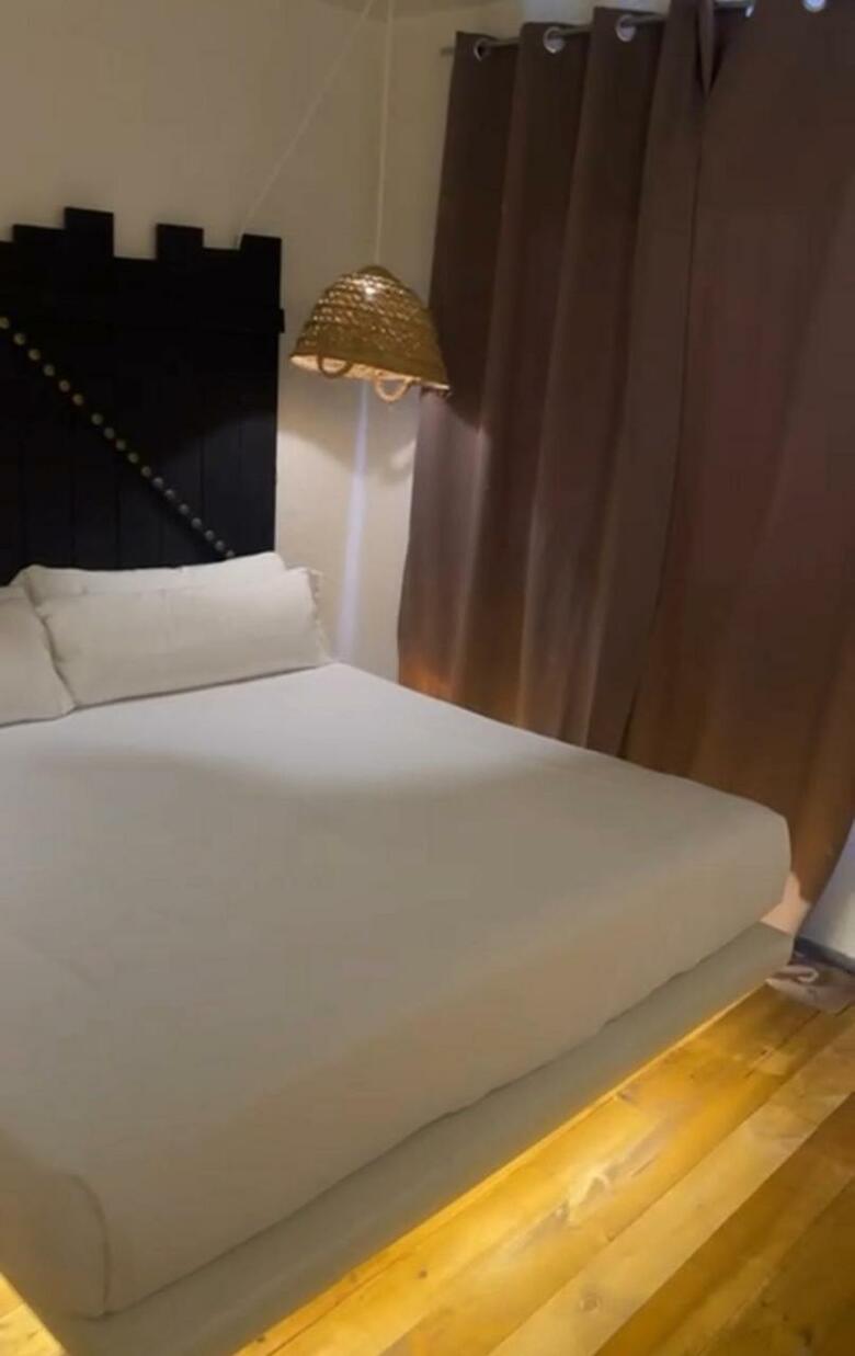 Om Hotels