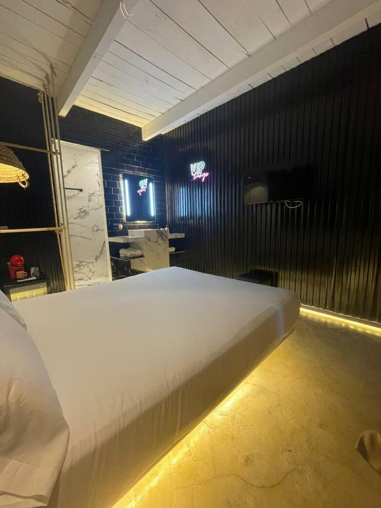 Om Hotels