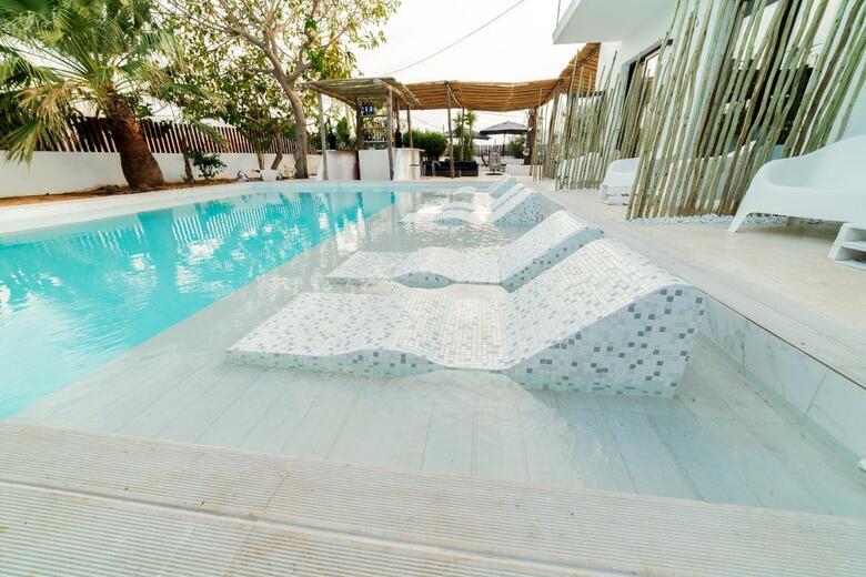 Om Hotels