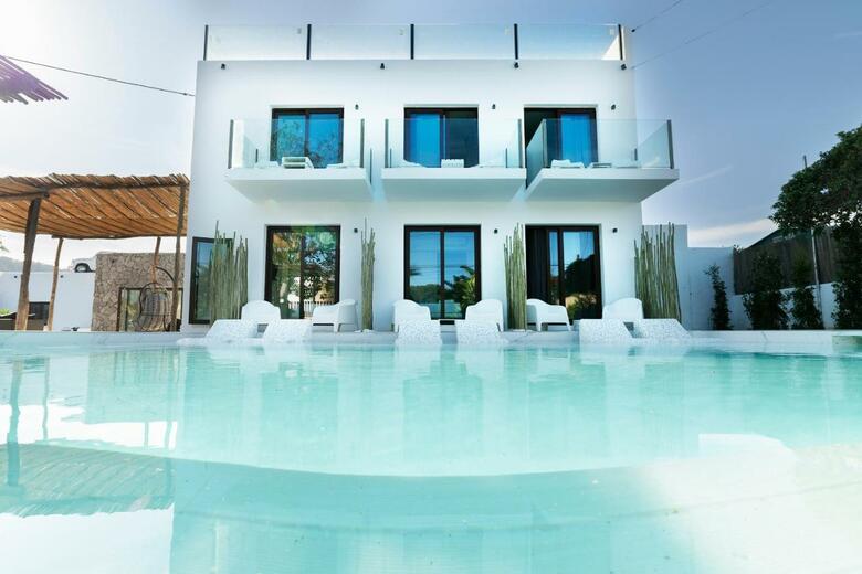 Om Hotels