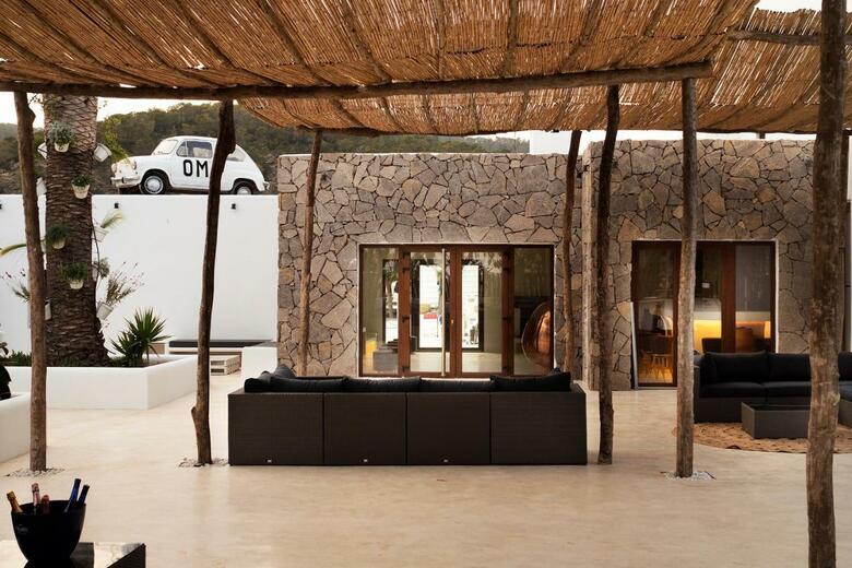 Om Hotels