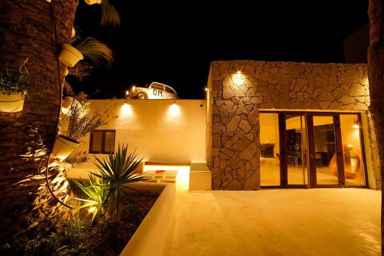Om Hotels