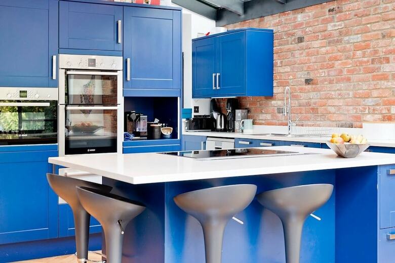 Bright & Spacious 5 Bed House In Charming Putney