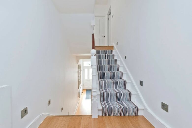Bright & Spacious 5 Bed House In Charming Putney