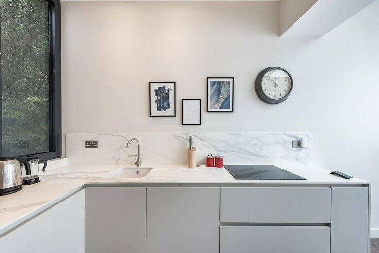 Modern, Bright & Elegant 3 Bed Fulham Maisonette