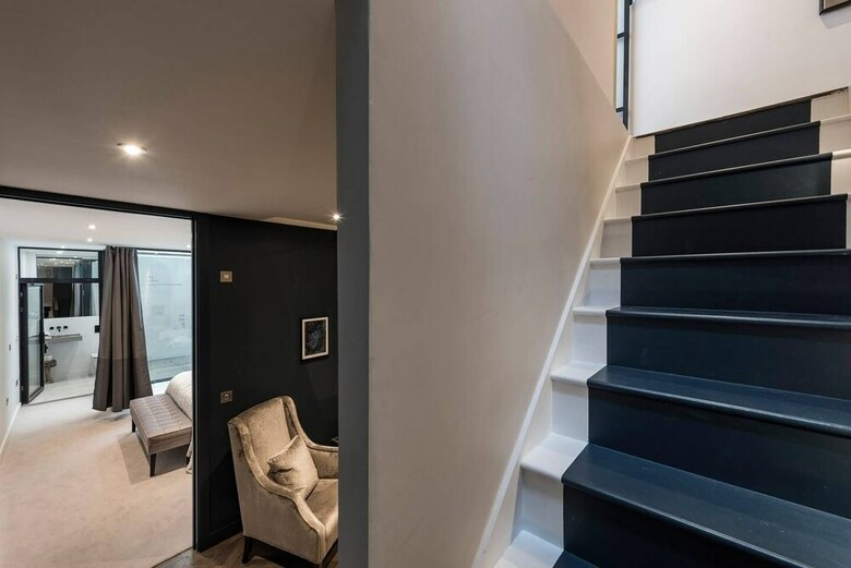 Modern, Bright & Elegant 3 Bed Fulham Maisonette