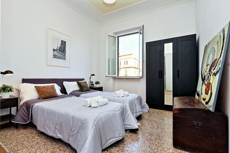 Piazza Capponi Apartment