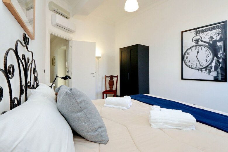 Piazza Capponi Apartment