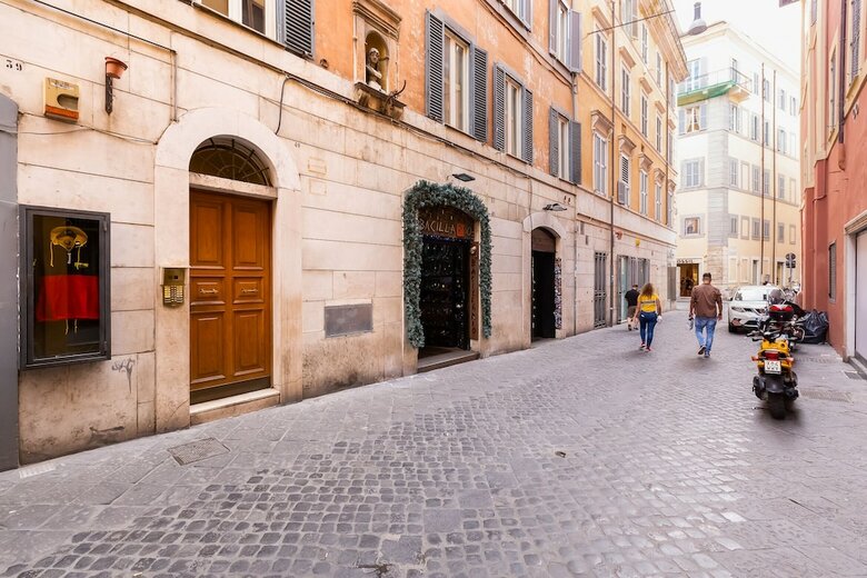 Historical Apartment Near Spanish Steps
