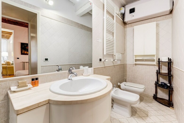 Historical Apartment Near Spanish Steps