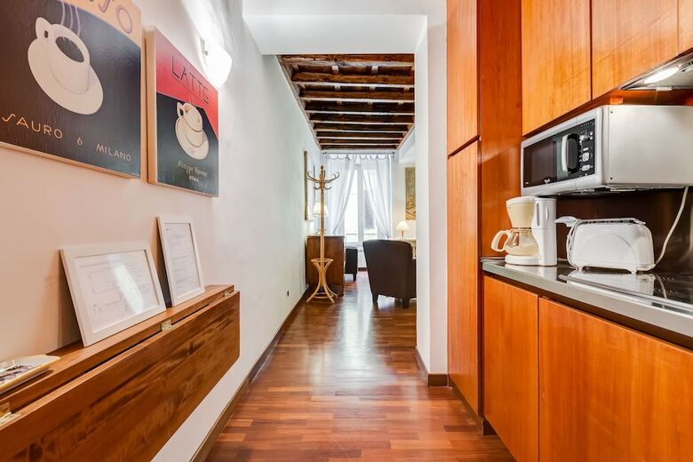 Historical Apartment Near Spanish Steps
