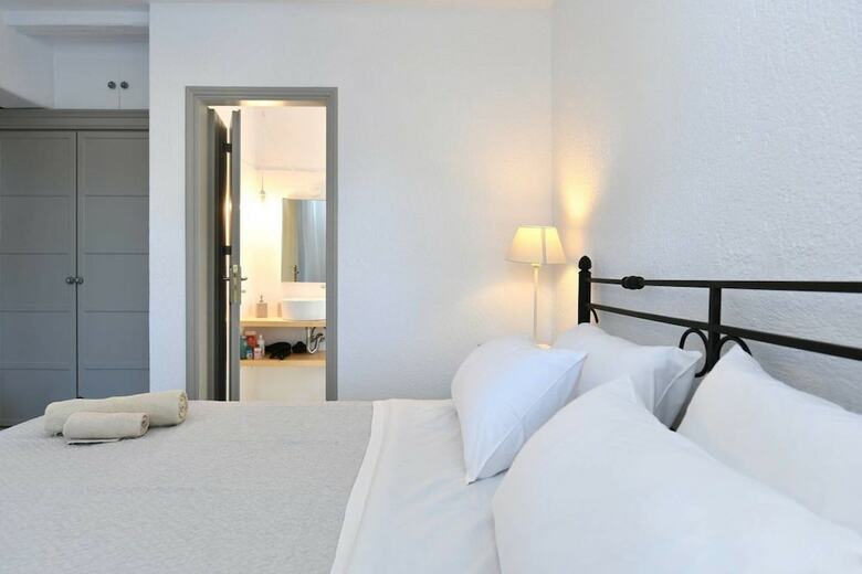 Santa Flora 3 Bedroom House Parikias Edge