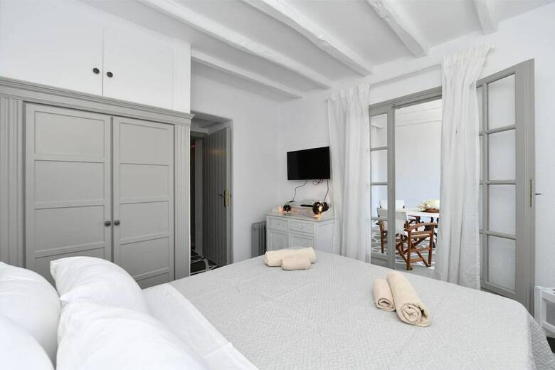 Santa Flora 3 Bedroom House Parikias Edge