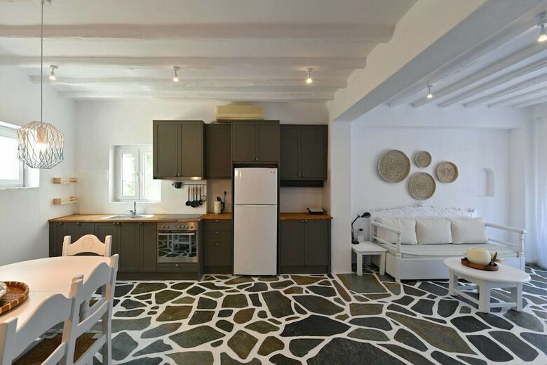 Santa Flora 3 Bedroom House Parikias Edge
