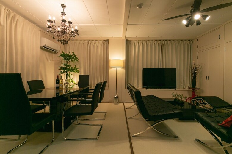 Infinity Hotel -aja-