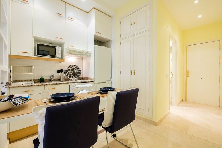 Apartamento Estudio Con Terraza En Malasa�a
