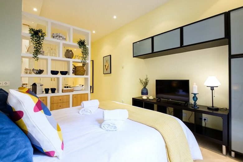 Apartamento Estudio Con Terraza En Malasa�a