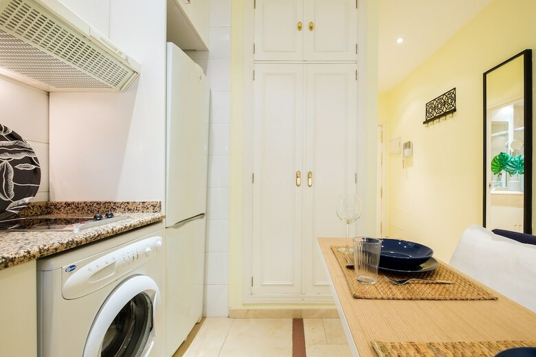 Apartamento Estudio Con Terraza En Malasa�a