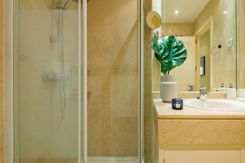 Apartamento Estudio Con Terraza En Malasa�a