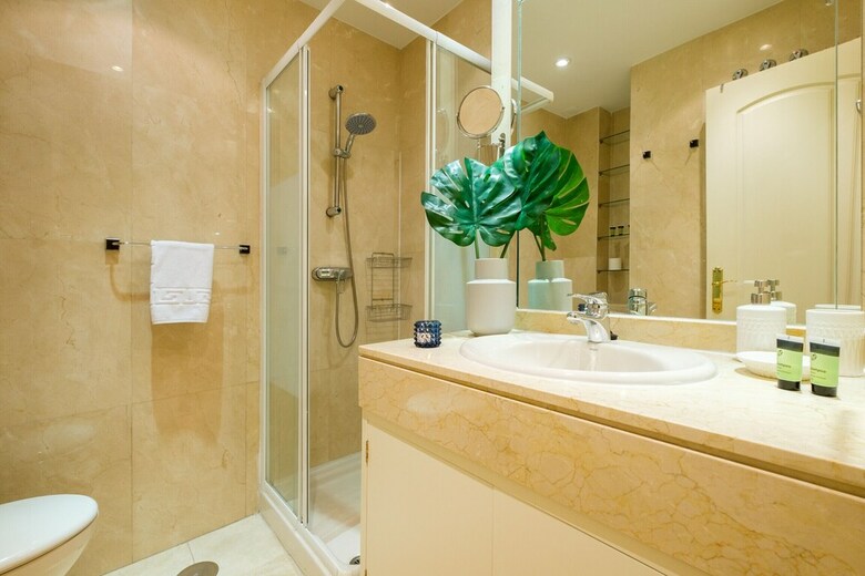 Apartamento Estudio Con Terraza En Malasa�a