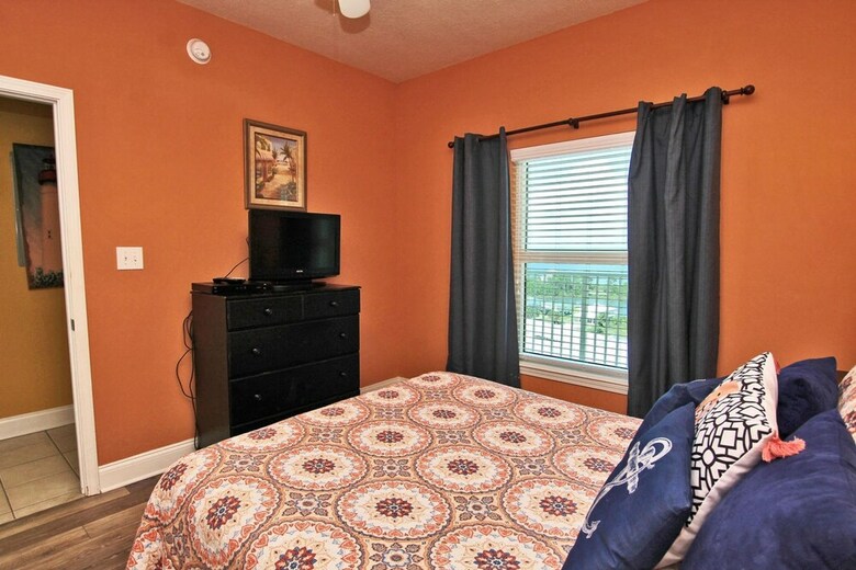 Crystal Shores By Youngs Suncoast