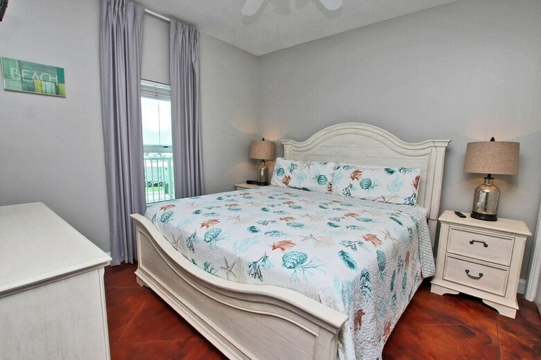 Crystal Shores By Youngs Suncoast