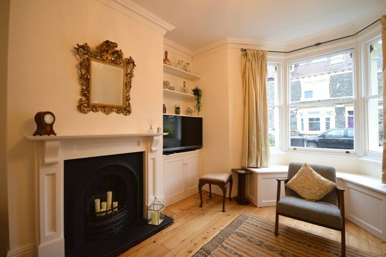 Beautiful 3 Bedroom House Off Gloucester Road