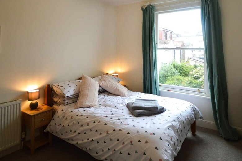 Beautiful 3 Bedroom House Off Gloucester Road