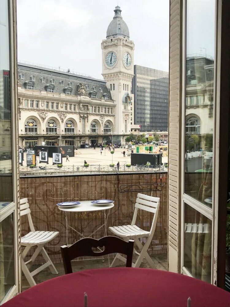 Charming 2 Bedroom Apartment With City View