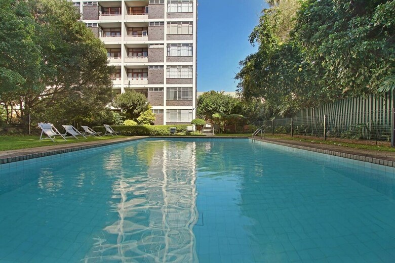 Secure Studio Apartment. With Mountain Views And A Pool