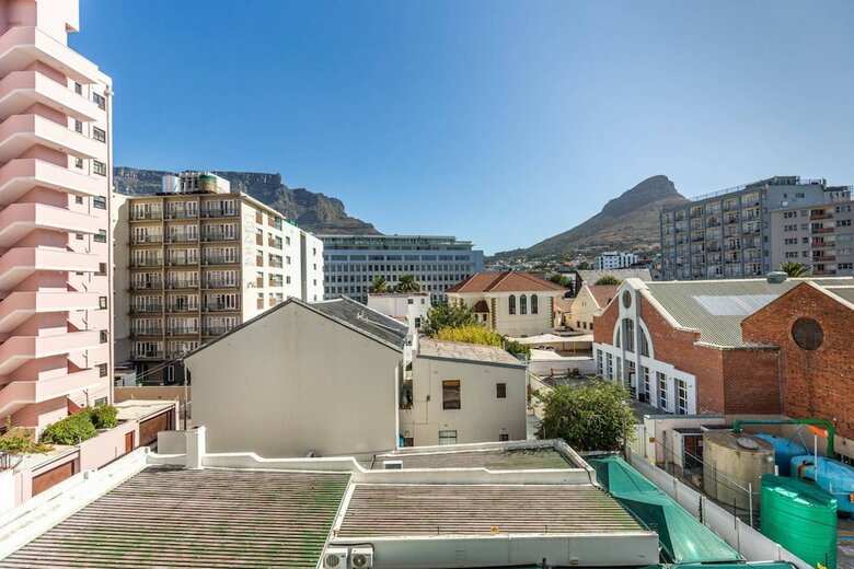 Secure Studio Apartment. With Mountain Views And A Pool
