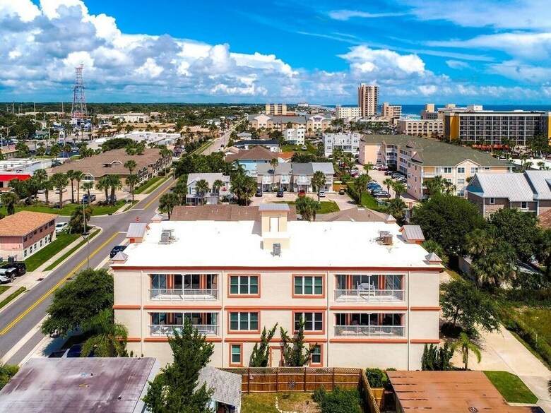 Penthouse Luxury - Exquisite Oceanside Condo