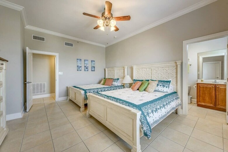 Penthouse Luxury - Exquisite Oceanside Condo