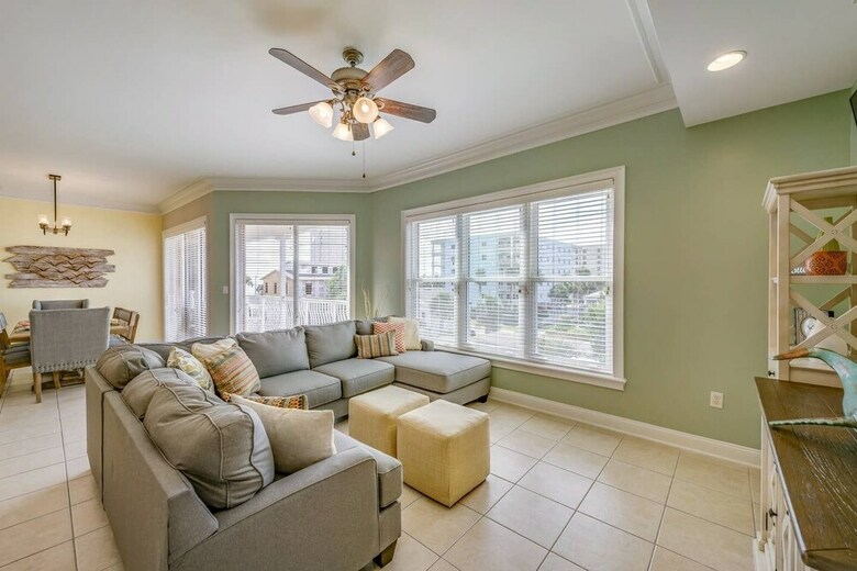 Penthouse Luxury - Exquisite Oceanside Condo