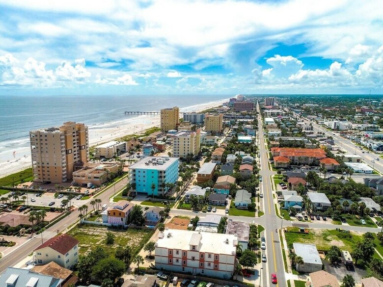 Penthouse Luxury - Exquisite Oceanside Condo