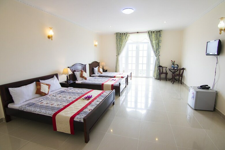 Minh Dam Hotel & Restaurant