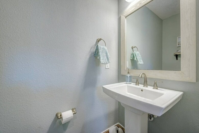 Villa Sun-splashed Luxe Townhome - Walk To The Sand
