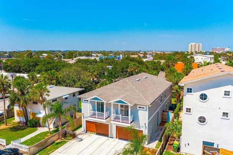 Villa Sun-splashed Luxe Townhome - Walk To The Sand