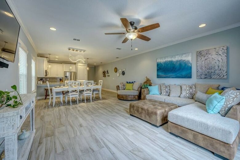 Villa Sun-splashed Luxe Townhome - Walk To The Sand
