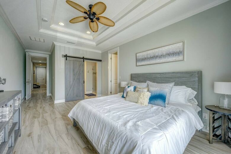 Villa Sun-splashed Luxe Townhome - Walk To The Sand