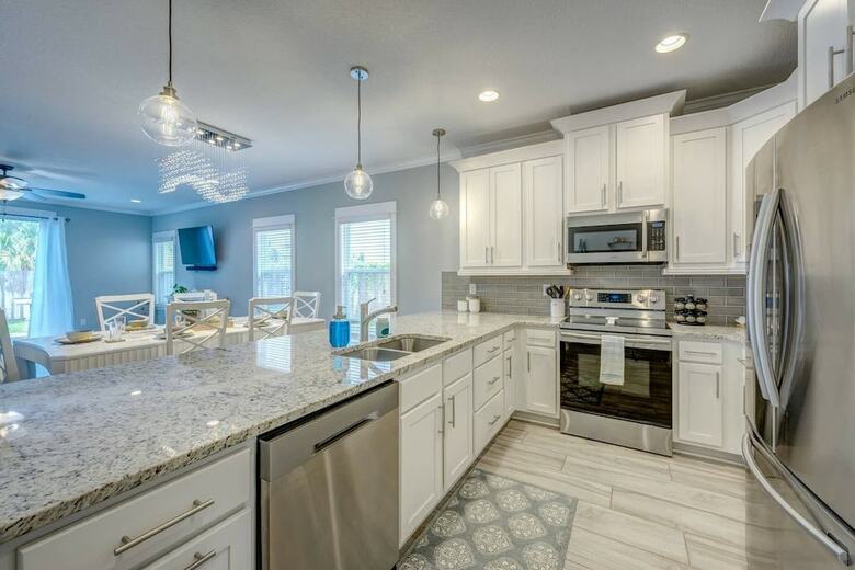 Villa Sun-splashed Luxe Townhome - Walk To The Sand