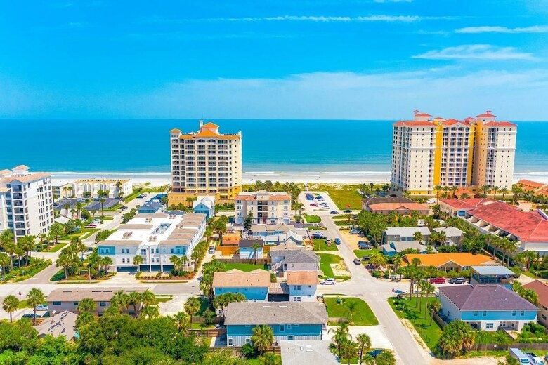 Villa Sun-splashed Luxe Townhome - Walk To The Sand