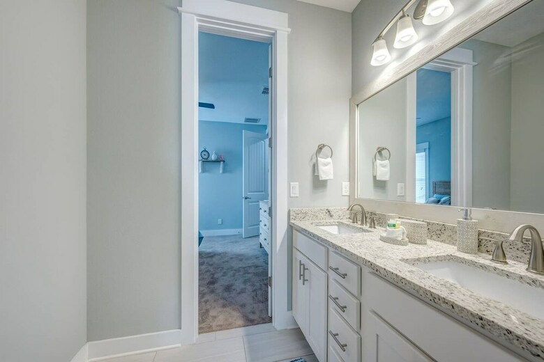 Villa Sun-splashed Luxe Townhome - Walk To The Sand