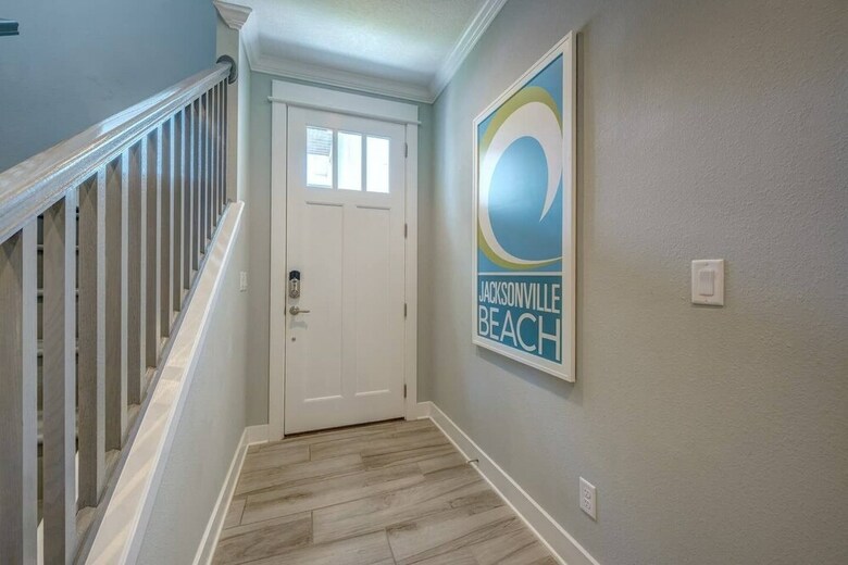 Villa Sun-splashed Luxe Townhome - Walk To The Sand